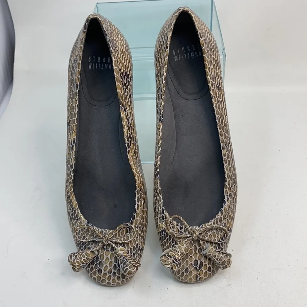 Stuart Weitzman Sz 7.5M Snakeskin Print Flats
